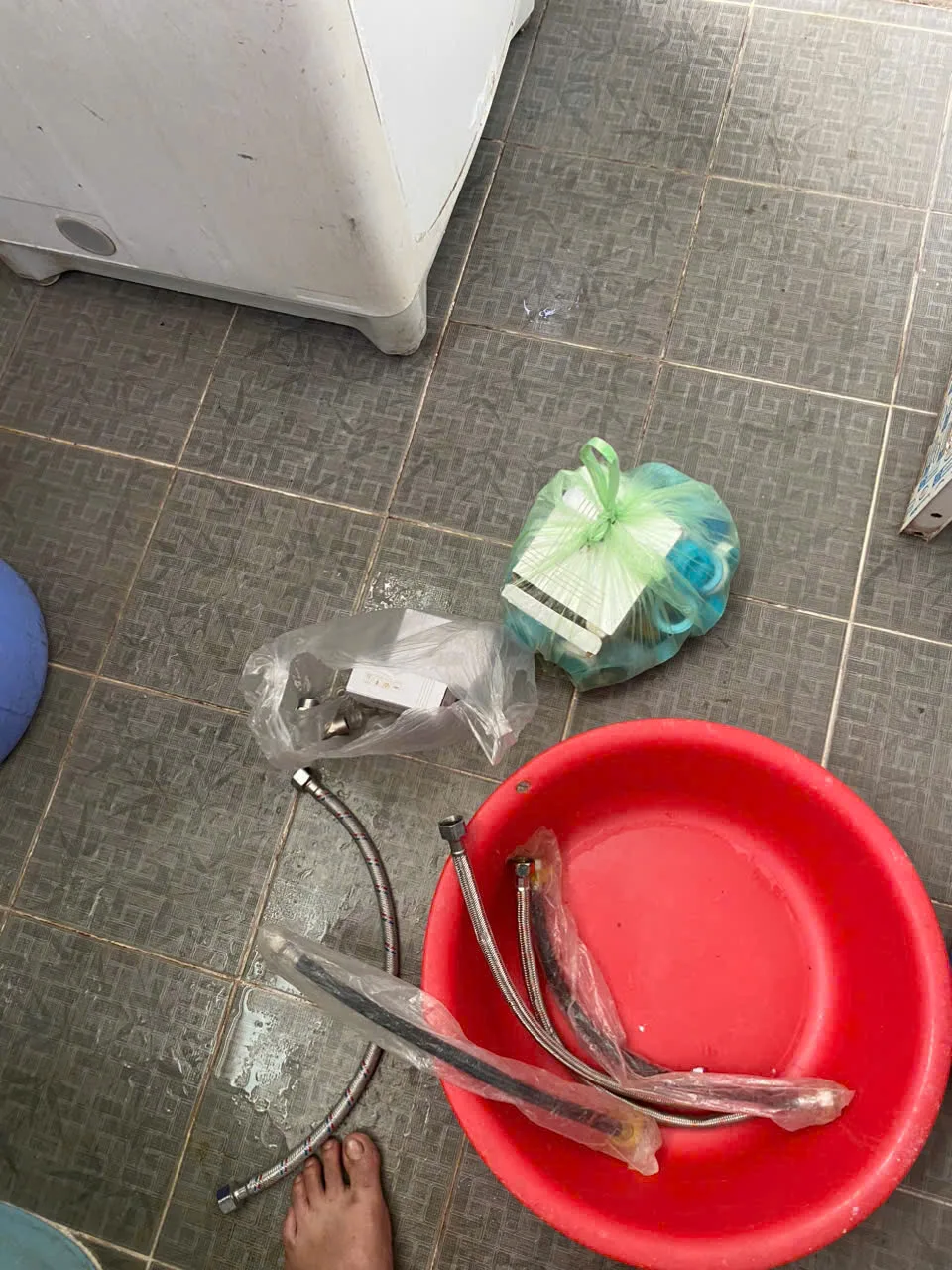 Lắp đặt ống nước inox – giải pháp lâu dài cho hệ thống nước nóng