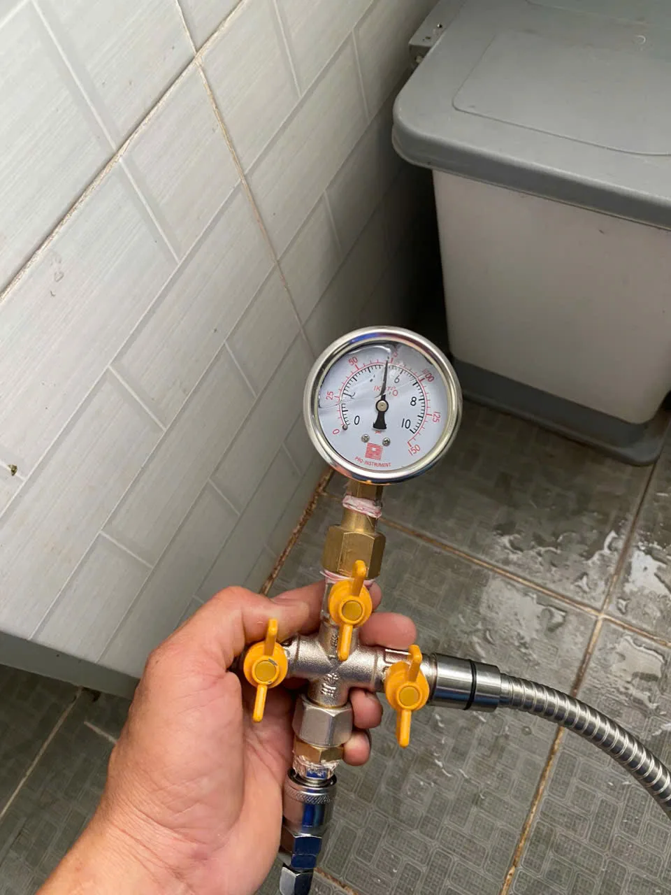 Sửa rò rỉ đường ống nước âm tường – phát hiện bằng thiết bị